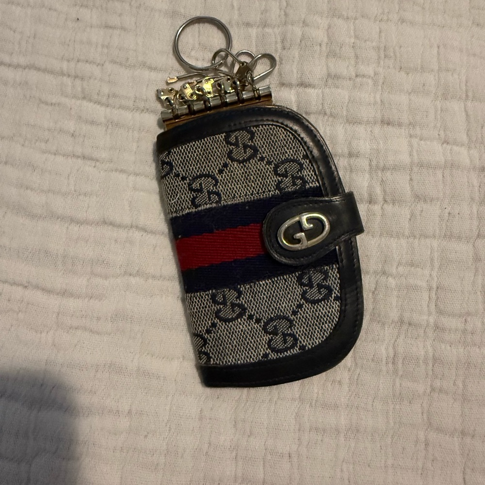 Gucci Monogram Key Holder GUC 2216